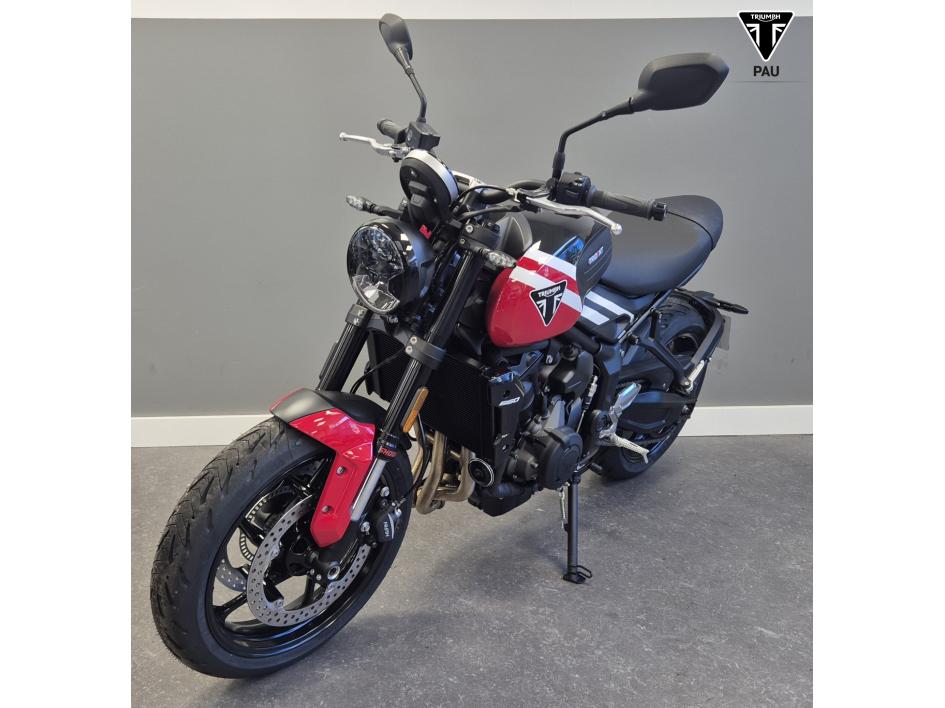 TRIUMPH TRIDENT 660 2025