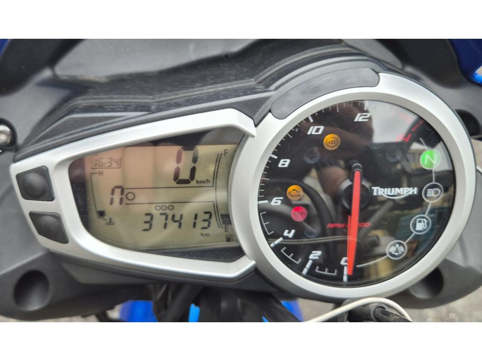 TRIUMPH STREET TRIPLE 675 2013