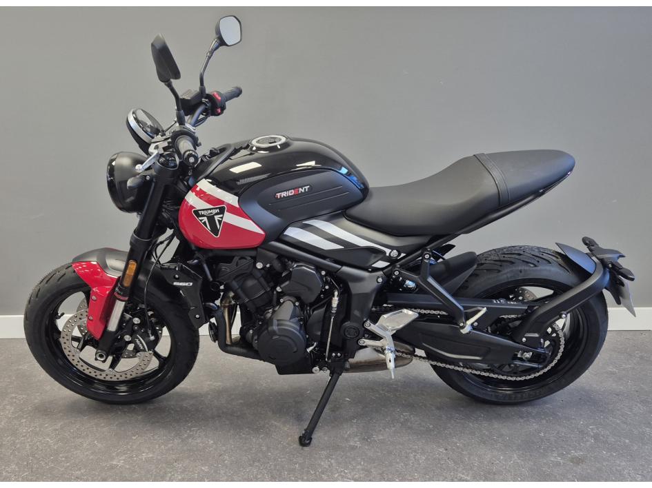 TRIUMPH TRIDENT 660 2024