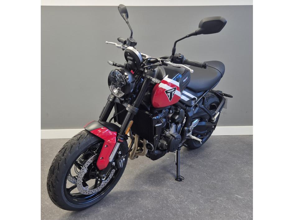 TRIUMPH TRIDENT 660 2024